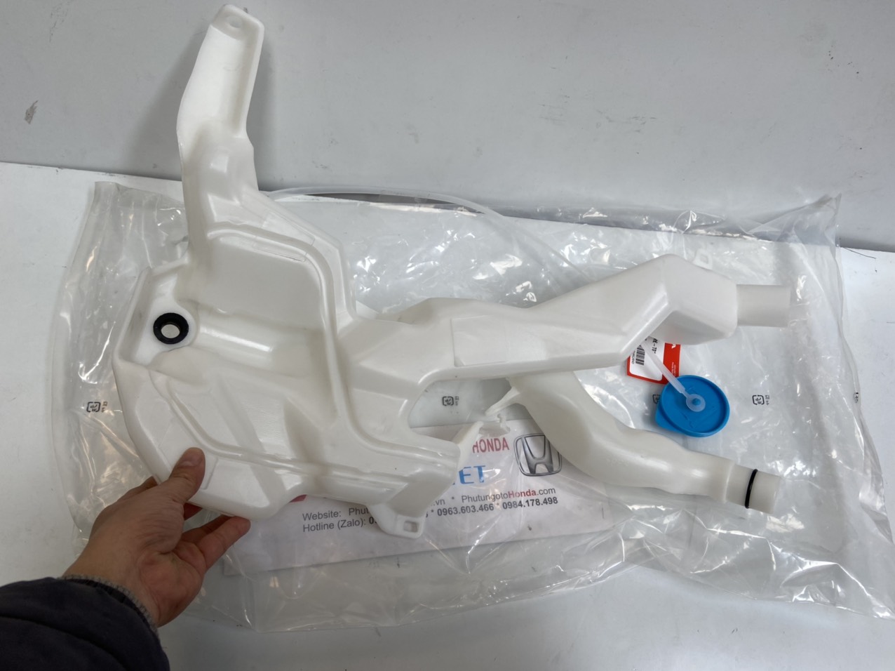 Bình nước rửa kính xe Honda CRV 2020